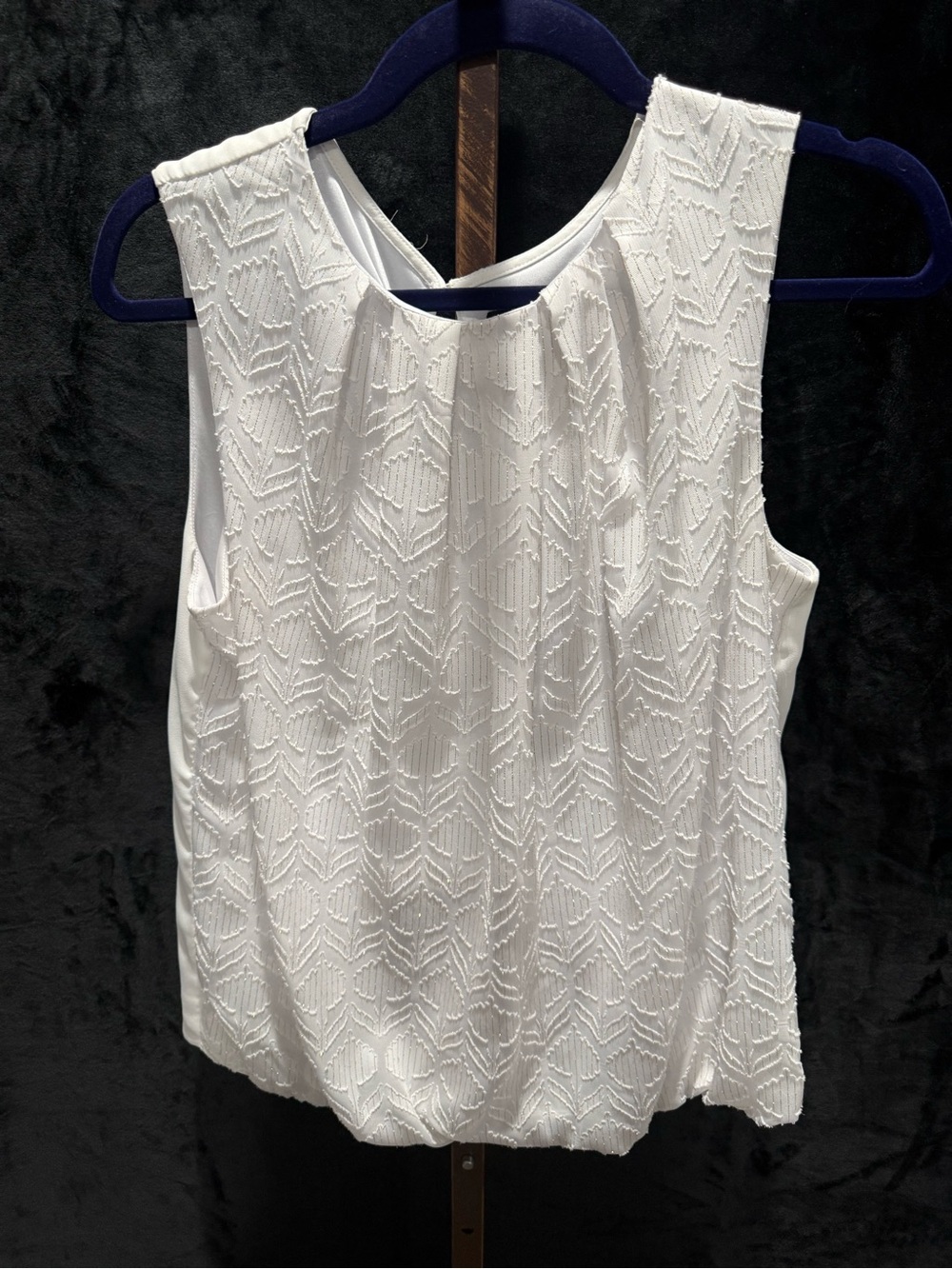 Liz Claiborne White Textured Sleeveless Top